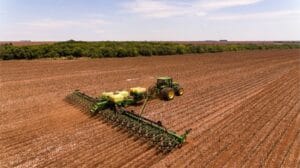 Safra de soja 2024/25 projeta recorde de produção, mas clima desafia produtores