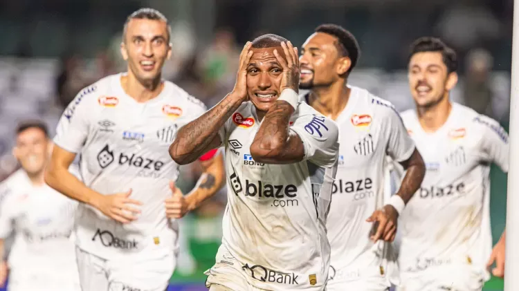 Santos vence o Coritiba com golaço, põe fim ao pesadelo e volta à Série A