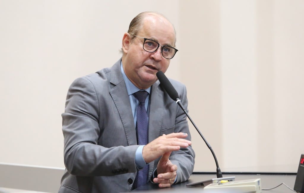 Dr. Eugênio cobra apoio ao produtor de leite e preço do produto é exigido em lei com a derrubada de veto