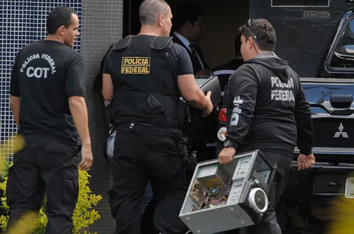 Lula sanciona com veto regime disciplinar de policiais federais e civis do DF