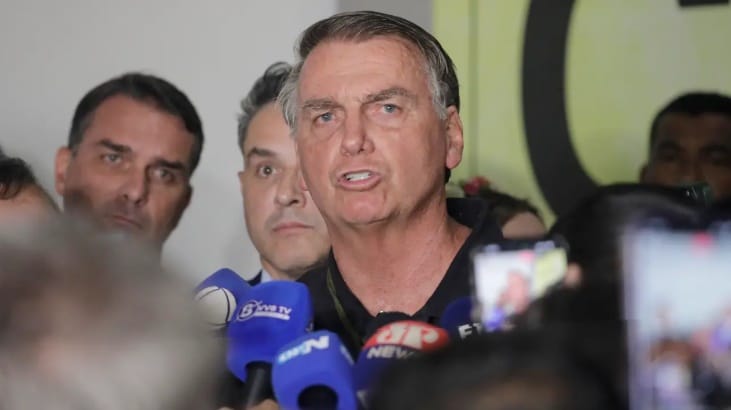 Prisão de Bolsonaro? Juristas dizem que Constituição proíbe prender presidente em flagrante