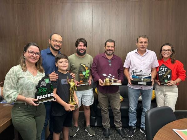 Atleta Campeão de Cadetecross é recebido por prefeito após campeonato