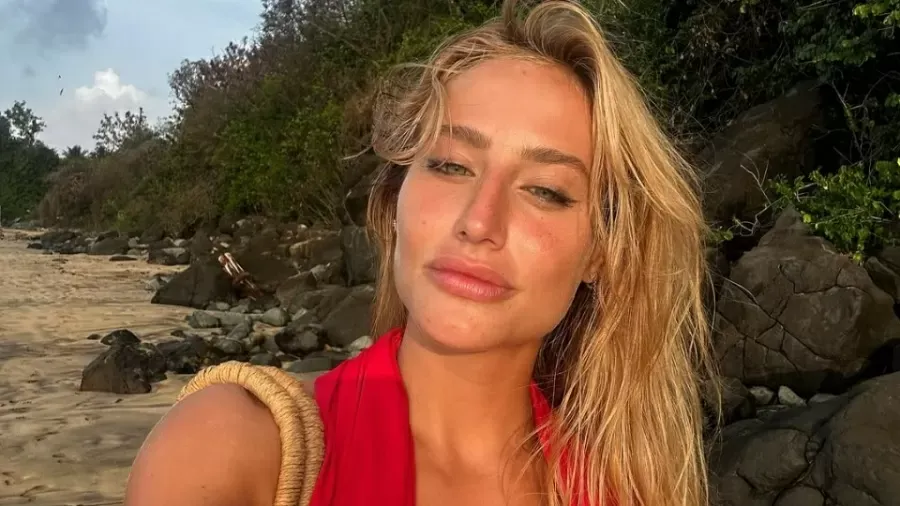 Bruna Griphao exibe cliques de viagem em Noronha e mostra shape chapado: ‘Dump ‘