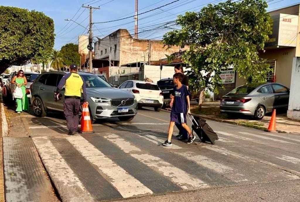 Semob inicia ação educativa de volta às aulas em vias da capital