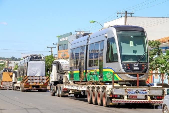 Mauro Mendes enterra o VLT e entrega o futuro de Cuiabá para Salvador