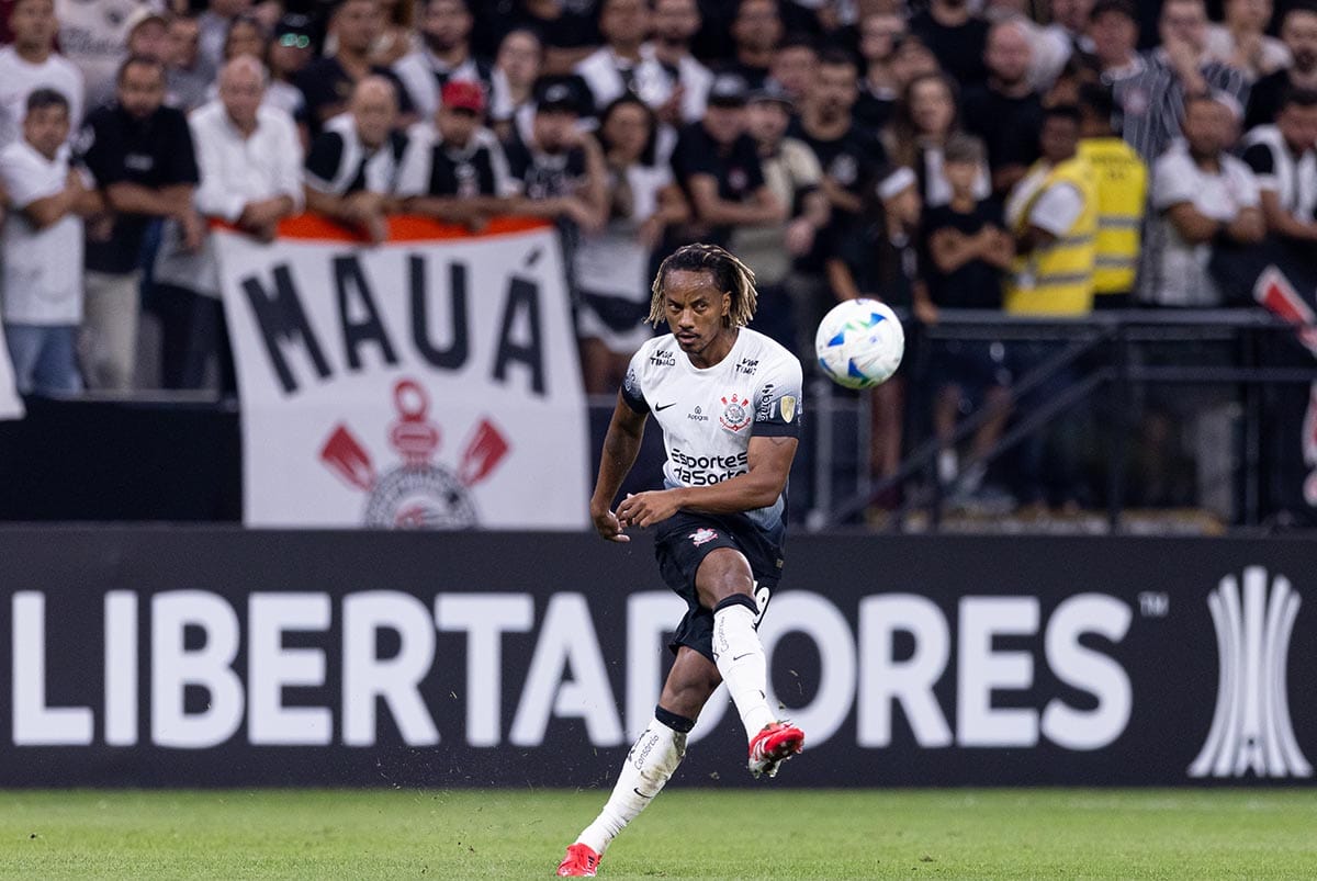 Corinthians vence Universidad Central nos últimos minutos e avança na Libertadores