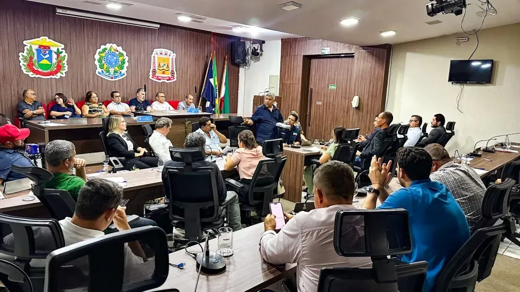 Em reunião com vereadores, vice-prefeito reafirma parceria e apresenta ações para melhorias no abastecimento