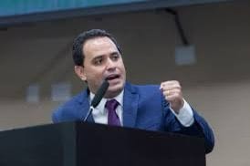 Deputado lamenta modernidade e quer salvar papelarias da falência – o próximo passo é proibir o Google?
