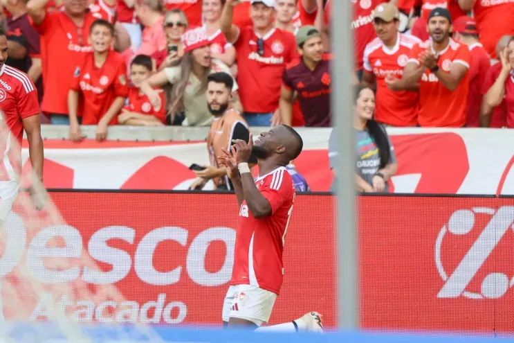 Internacional vence o Grêmio e conquista o Campeonato Gaúcho após nove anos