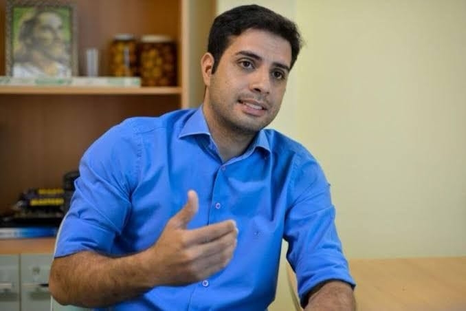 Stopa continua subordinado a um Emanuel Pinheiro no gabinete de Botelho