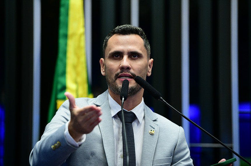 Cleitinho propõe taxação dos mais ricos e critica salários do Judiciário
