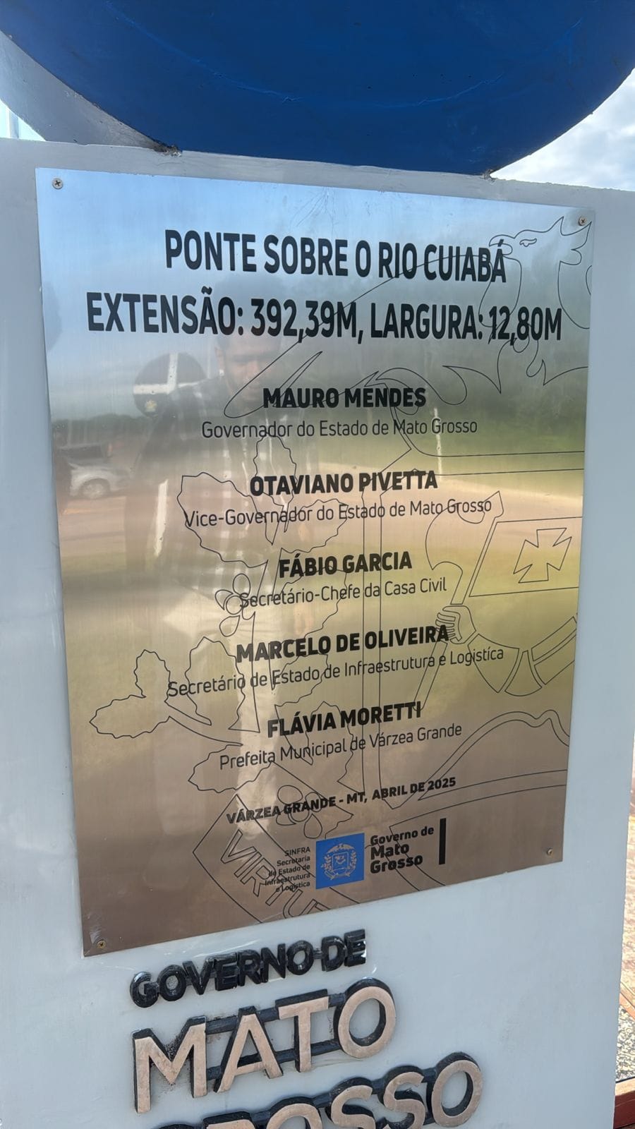 Nome do prefeito Abílio Brunini não foi colocado na placa: seria o começo de um racha?