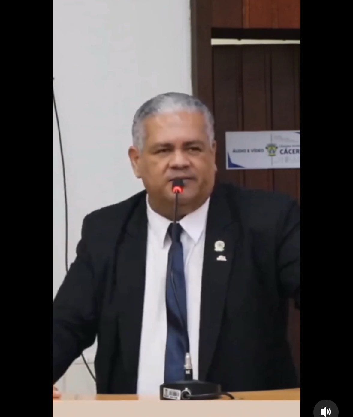 “Governador só aparece em Cáceres pra enganar o povo e discursar bonito”, dispara vereador Flávio Negação em denúncia sobre abandono do Hospital Regional”