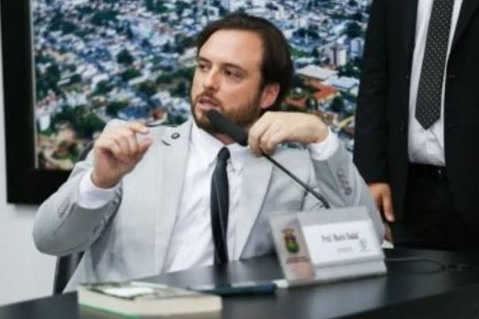 Abílio surta ao vivo contra aliado Daniel Monteiro e entrega: “Ele fugiu da raia porque não quis ser meu secretário!” — e o show de desequilíbrio só confirma que o vereador fez bem em recusar