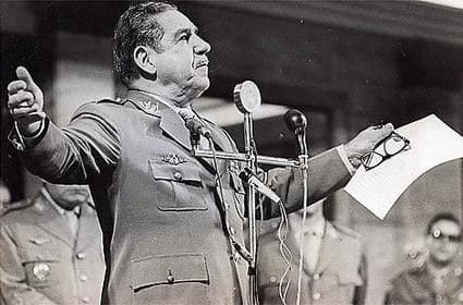 O General Artur da Costa e Silva, futuro presidente do Brasil, recebeu homenagens da Câmara Municipal de Cuiabá em 10 de novembro de 1965