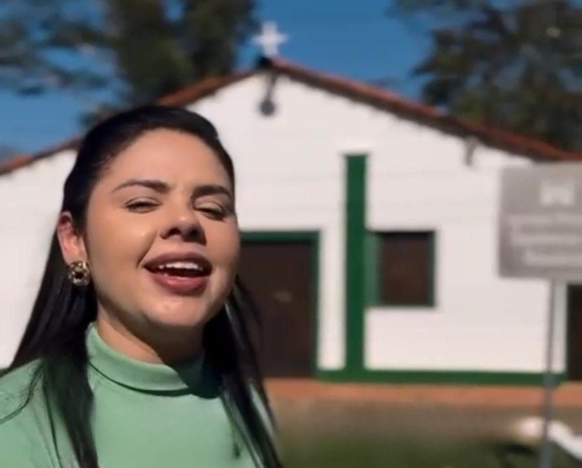 Vereadora não cita Abílio e inaugura “asfalto independente” no Coxipó do Ouro.