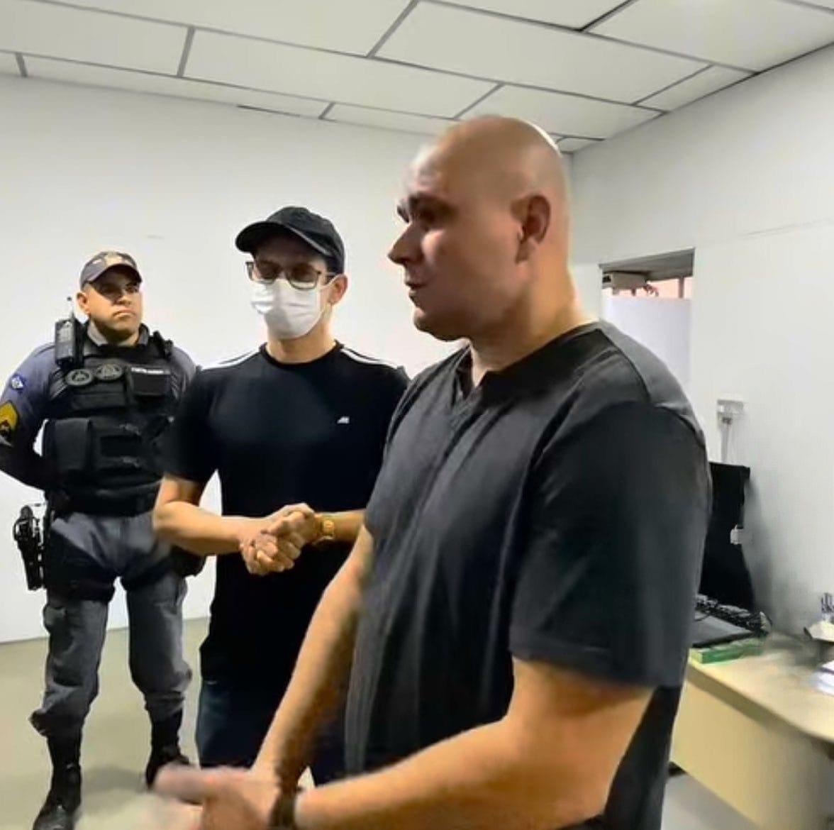 🥊 Quarto round: Abílio solta vídeo de 21 minutos para atacar vice e acaba passando vergonha nacional 🥊