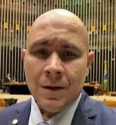 🔥 Depois da surra nas redes, Abílio perde o equilíbrio e parte para cima do jornalista Popó — como diz o ditado popular, “apanhou mais que tambor em desfile” 🔥
