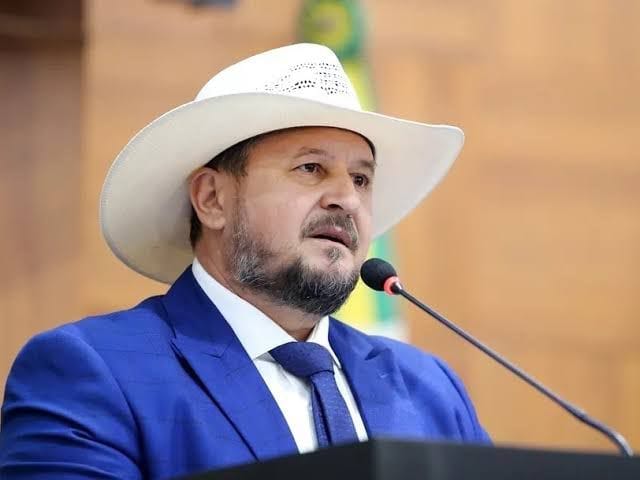 Catani cita Bolsonaro debilitado e aposta em Eduardo como herdeiro político”