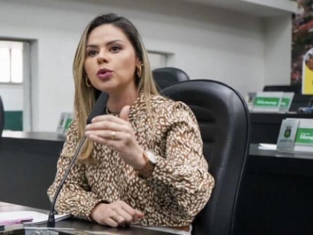 Michelly Alencar vira as costas para mulheres e vota com o prefeito Abílio Brunini contra exames de prevenção ao câncer de mama