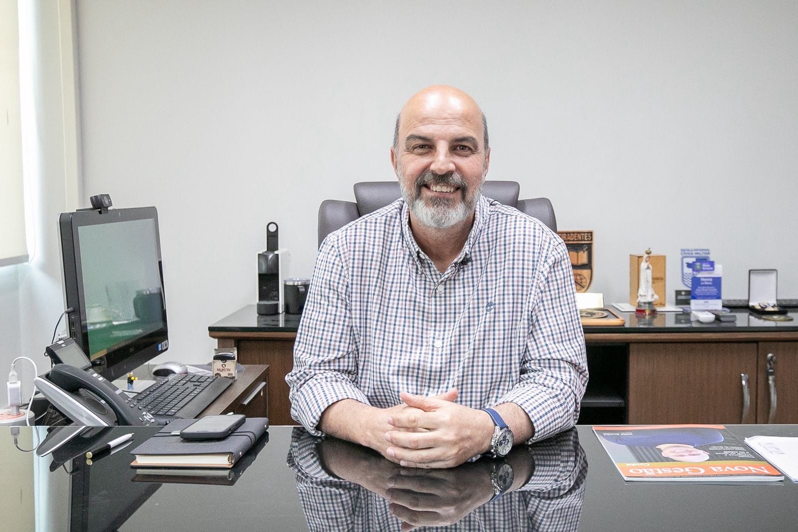 Amauri Monge torrar R$ 4 milhões em livros paradidáticos no fim do ano escancara falta de prioridade na educação de Cuiabá