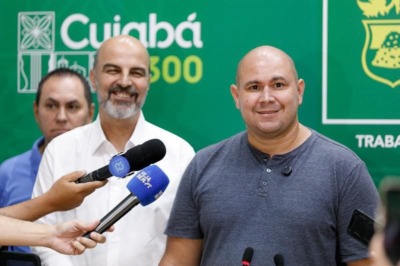Prefeitura de Cuiabá dobra preço do peito de frango da merenda escolar em contrato com a empresa ELM Meira Comércio Atacadista Ltda — salto de R$ 915 mil para R$ 2 milhões! 🍗💰