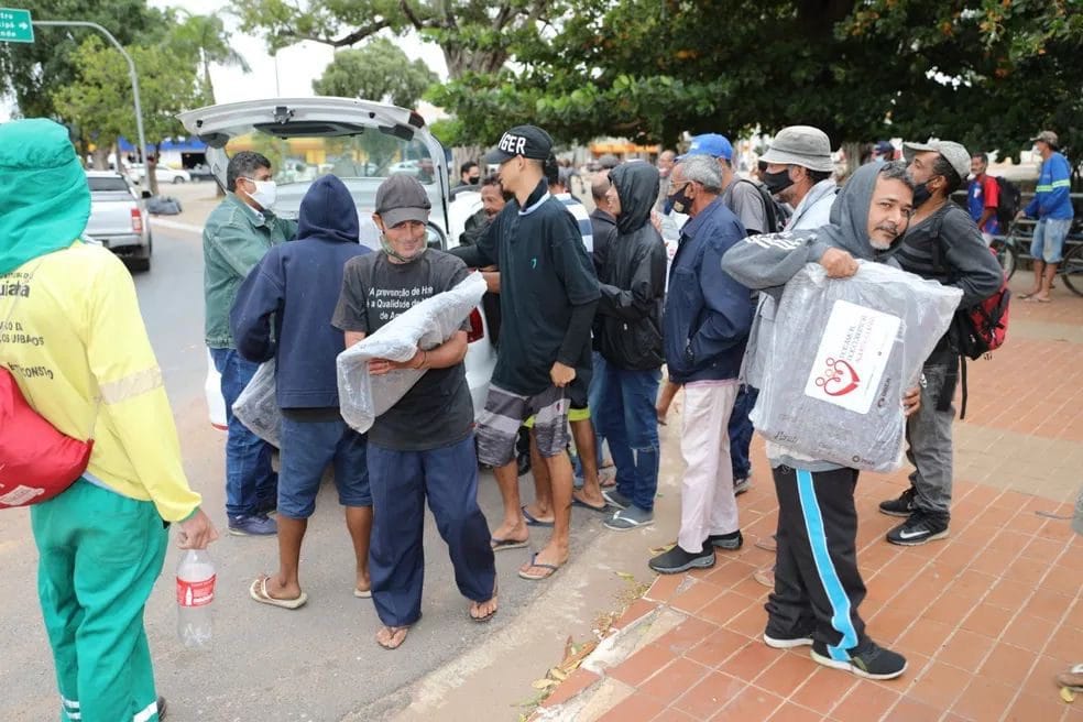 👉 Abílio reclama do STF sobre moradores de rua, abriu mão da taxa do lixo e agora culpa os mais vulneráveis pela sujeira de Cuiabá