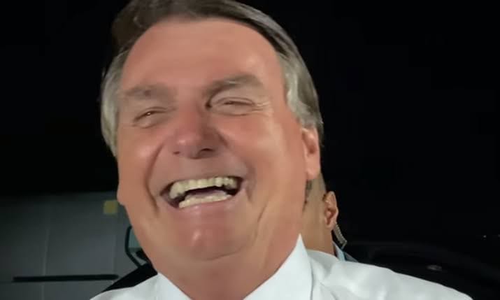 Jair Bolsonaro é preso preventivamente em Brasília por ordem de Alexandre de Moraes