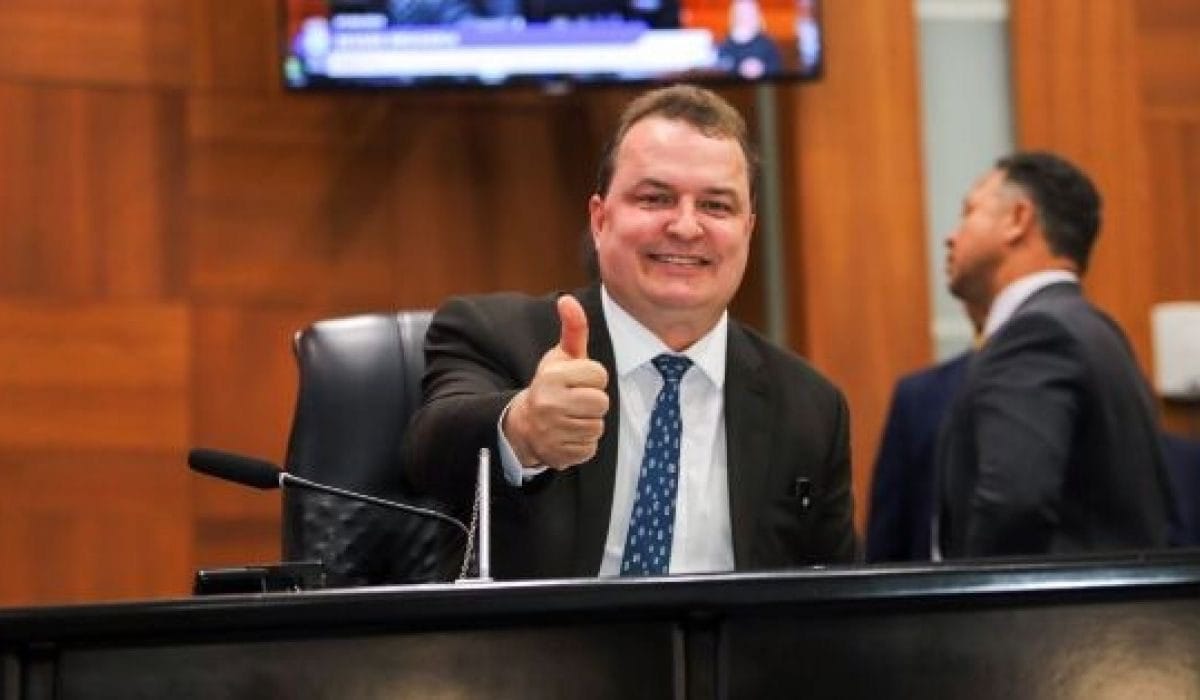Mauro Mendes tenta sufocar Assembleia com atraso no duodécimo — mas pode ter criado um inimigo com fôlego para reagir.