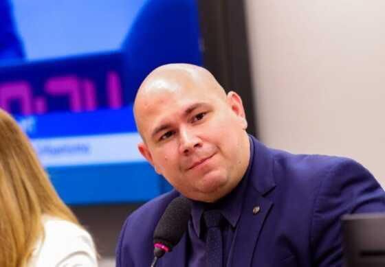 Abilio incha estrutura e eleva secretarias a 270 cargos
