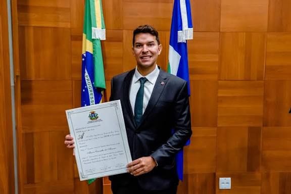 Alisson Carvalho de Alencar toma posse como conselheiro do TCE-MT após aprovação na ALMT
