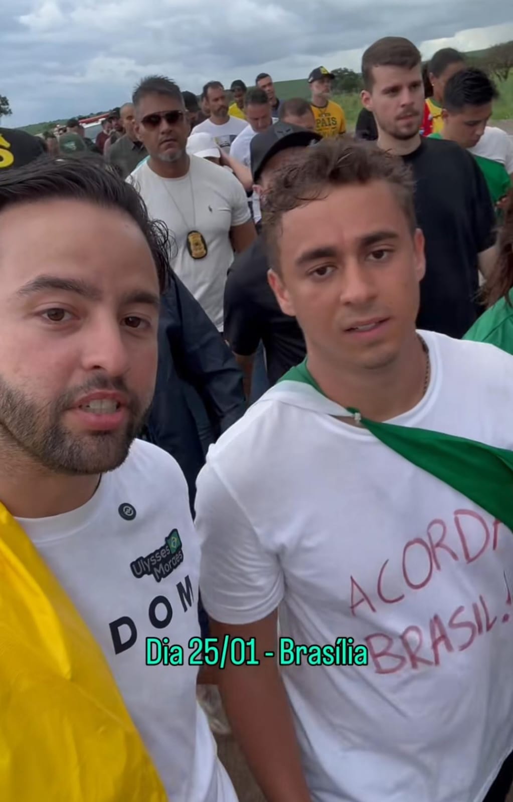 Comissionado da AL, ex-deputado acompanha caminhada de Nikolas, em pleno expediente