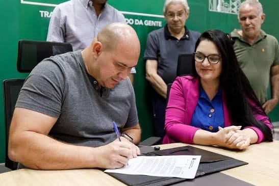 Com Samantha do Abílio pré-candidata, prefeito suaviza discurso e libera emenda de feriados