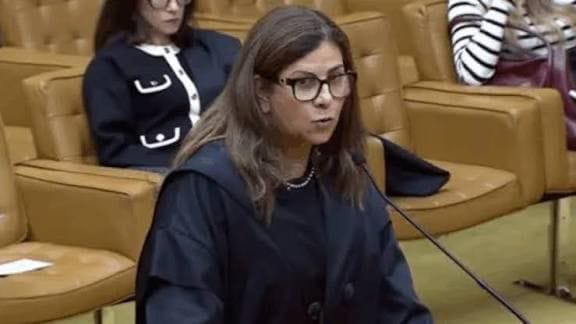 "O LUXO DA 'PRIVAÇÃO': Juíza que alegou miséria da magistratura ao STF recebeu R$ 700 mil em um ano e contracheque de R$ 128 mil em um só mês"