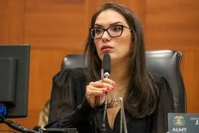 Janaína Riva cobra transparência sobre o Caso Oi e questiona destino de milhões