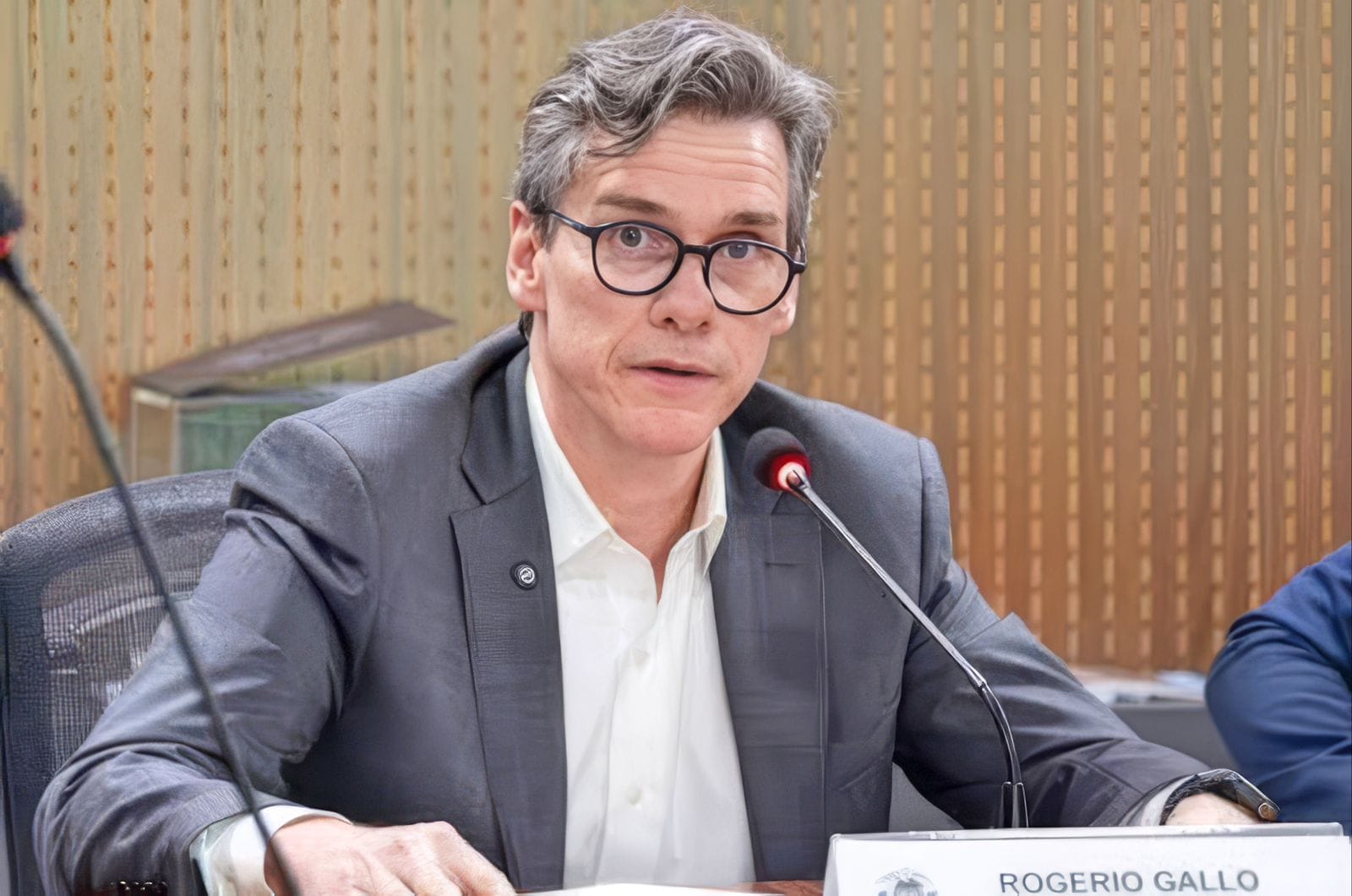 Secretário Rogério Gallo transfere empresa para a esposa e muda nome do negócio após denúncia na imprensa de conflito de interesses na SEFAZ