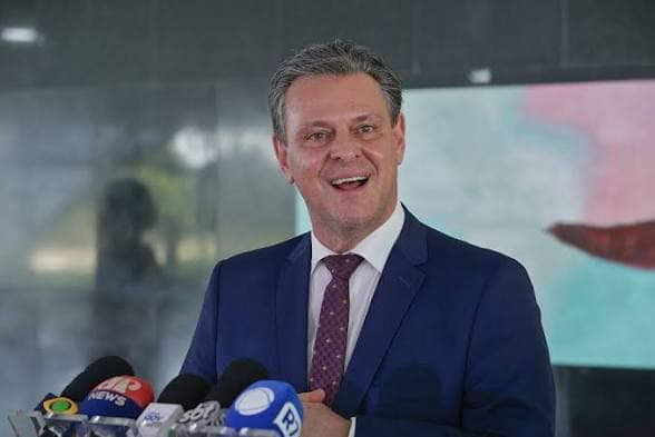 Fávaro rebate rótulo de "traidor" de Bolsonaro e revela plano do PSD
