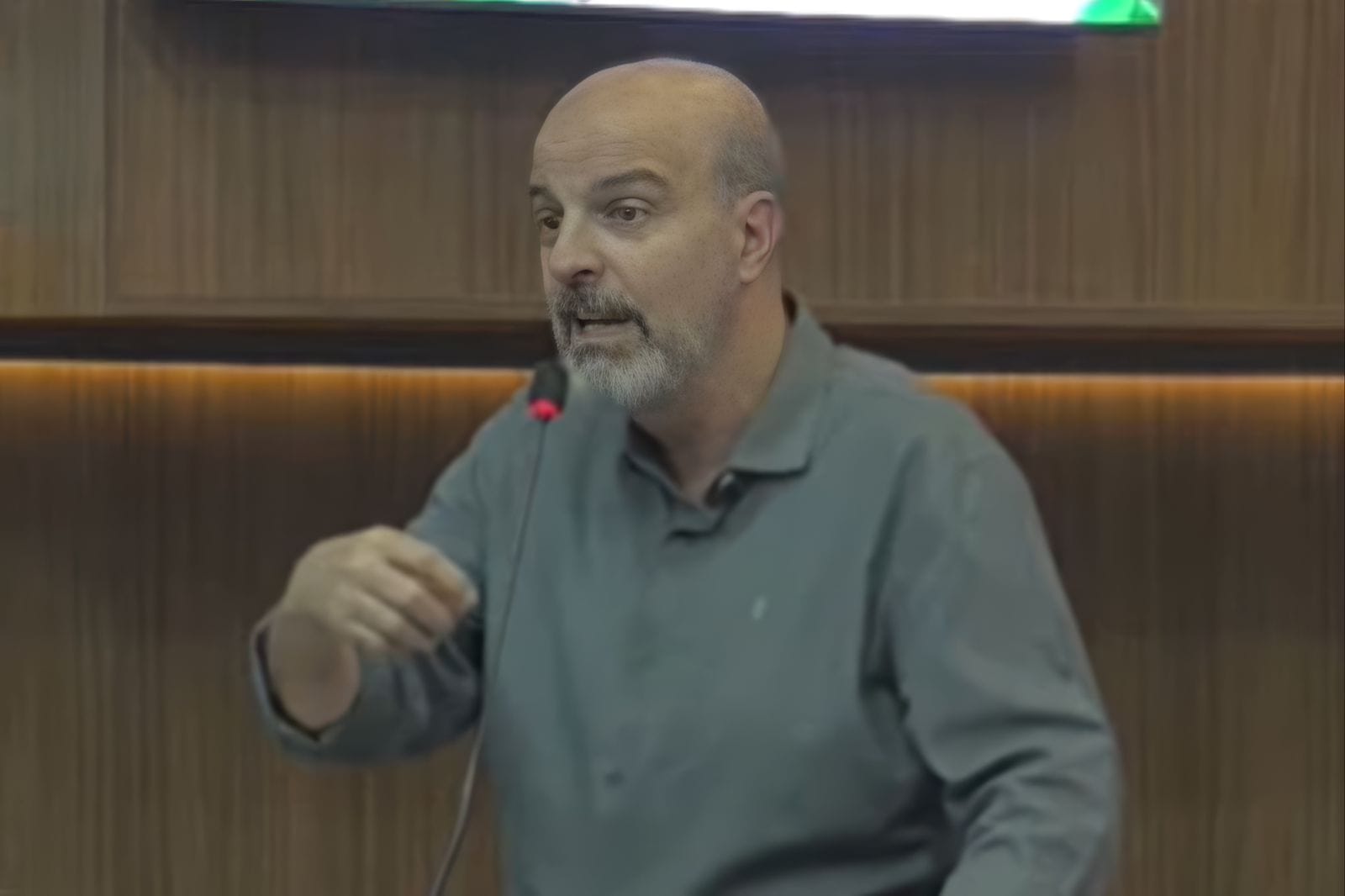 BOMBA EM CUIABÁ: Ex-secretário solta os cachorros e acusa Abílio Brunini de rombo de R$ 100 milhões na Educação