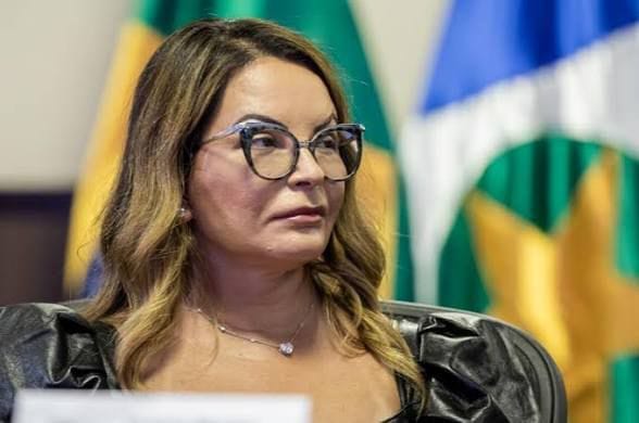 Virgínia Mendes rebate internautas nas redes sociais, mas silêncio do casal Mendes sobre acusações de Pedro Taques chama a atenção em MT