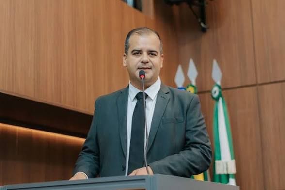 Bomba em Cuiabá: Abílio Brunini se enrola para explicar ‘pedalada’ de R$ 80 milhões na Educação e sofre dura pressão de aliado