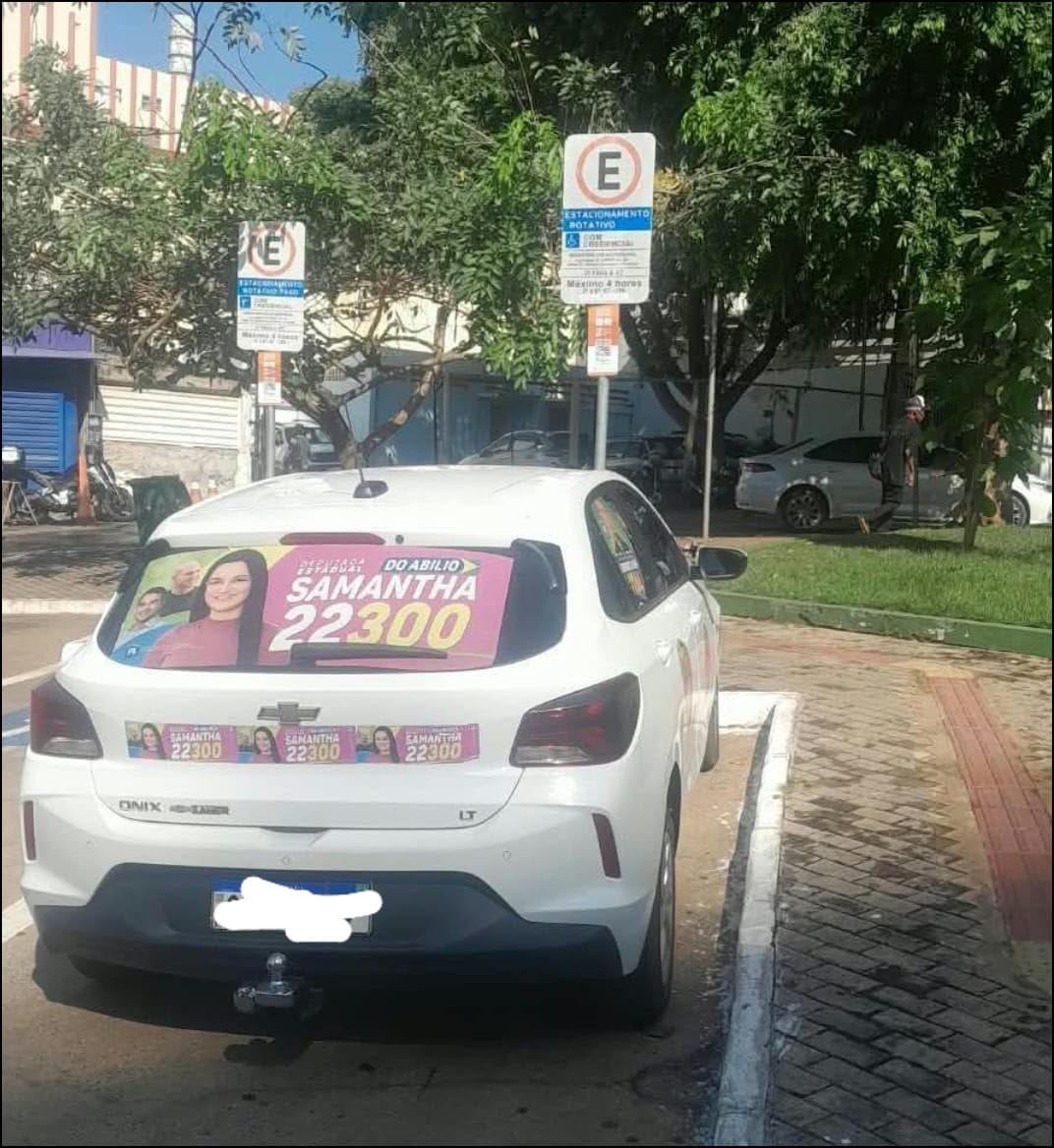 Carro de servidora comissionada da Secretaria da Mulher de Cuiabá é alvo de apuração após flagrante irregular em frente à prefeitura