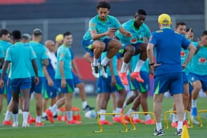Torcida baiana acompanha de perto preparação da Seleção para duelo contra Uruguai