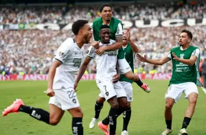 Botafogo supera expulsão relâmpago, vence o Atlético e conquista título inédito da Libertadores