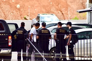 Jornalistas são impedidos de acessar saguão da PF em dia de operação