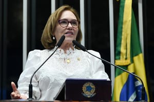 Zenaide pede urgência na regulamentação da inteligência artificial