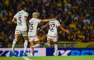 Flamengo vence Criciúma e afunda Tigre na luta contra o rebaixamento