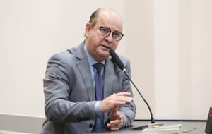 Dr. Eugênio cobra apoio ao produtor de leite e preço do produto é exigido em lei com a derrubada de veto