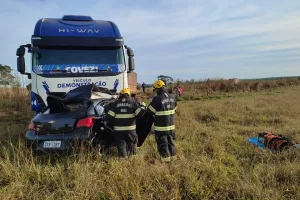 Caminhoneira de GO morre em acidente entre dois veículos na BR-174
