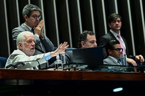 Senado aprova limite de gastos mais duro em caso de déficit; texto vai à sanção