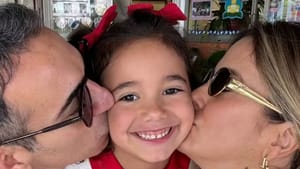 Ticiane Pinheiro e Cesar Tralli se derretem pela filha em apresentação: ‘Fim de ano’